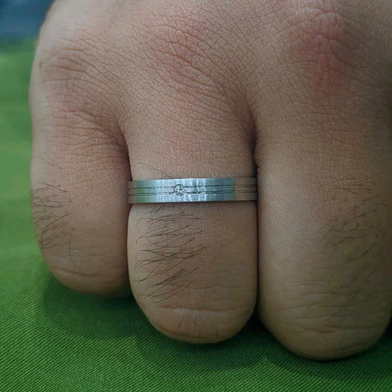 PLANTINUM RING