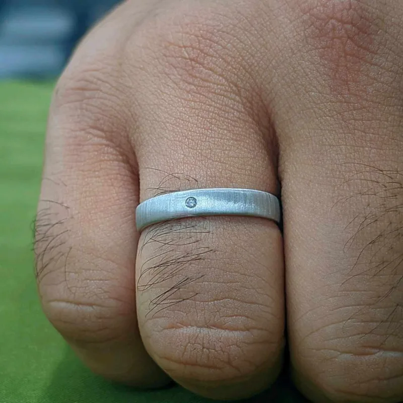 PLANTINUM RING