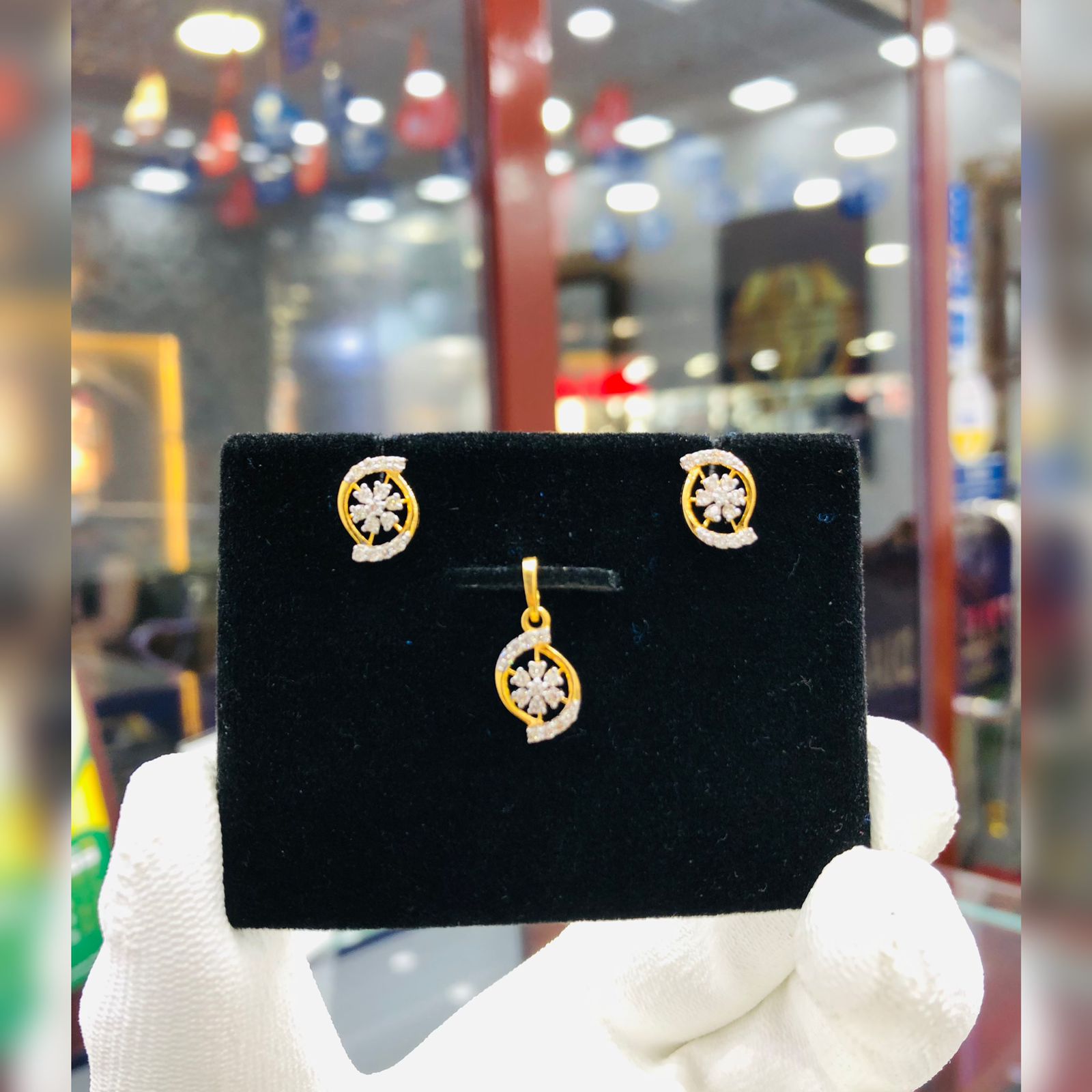 DIAMOND LOCKET SET