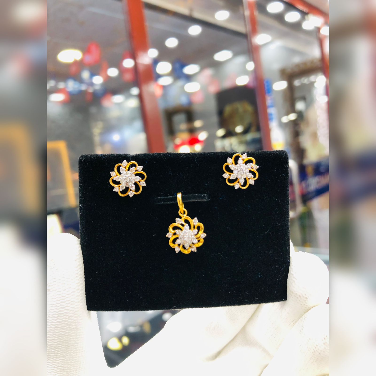 DIAMOND LOCKET SET