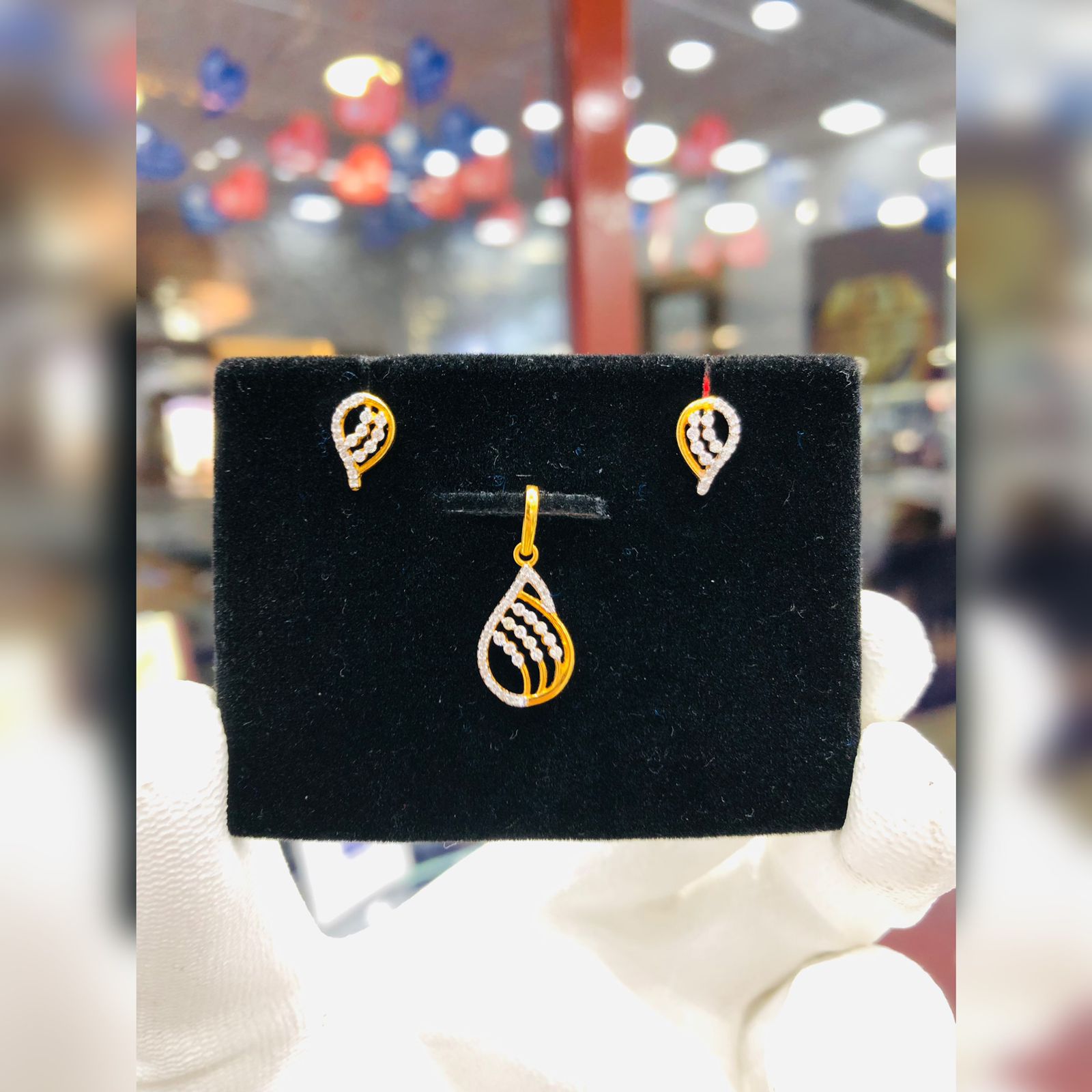 DIAMOND LOCKET SET