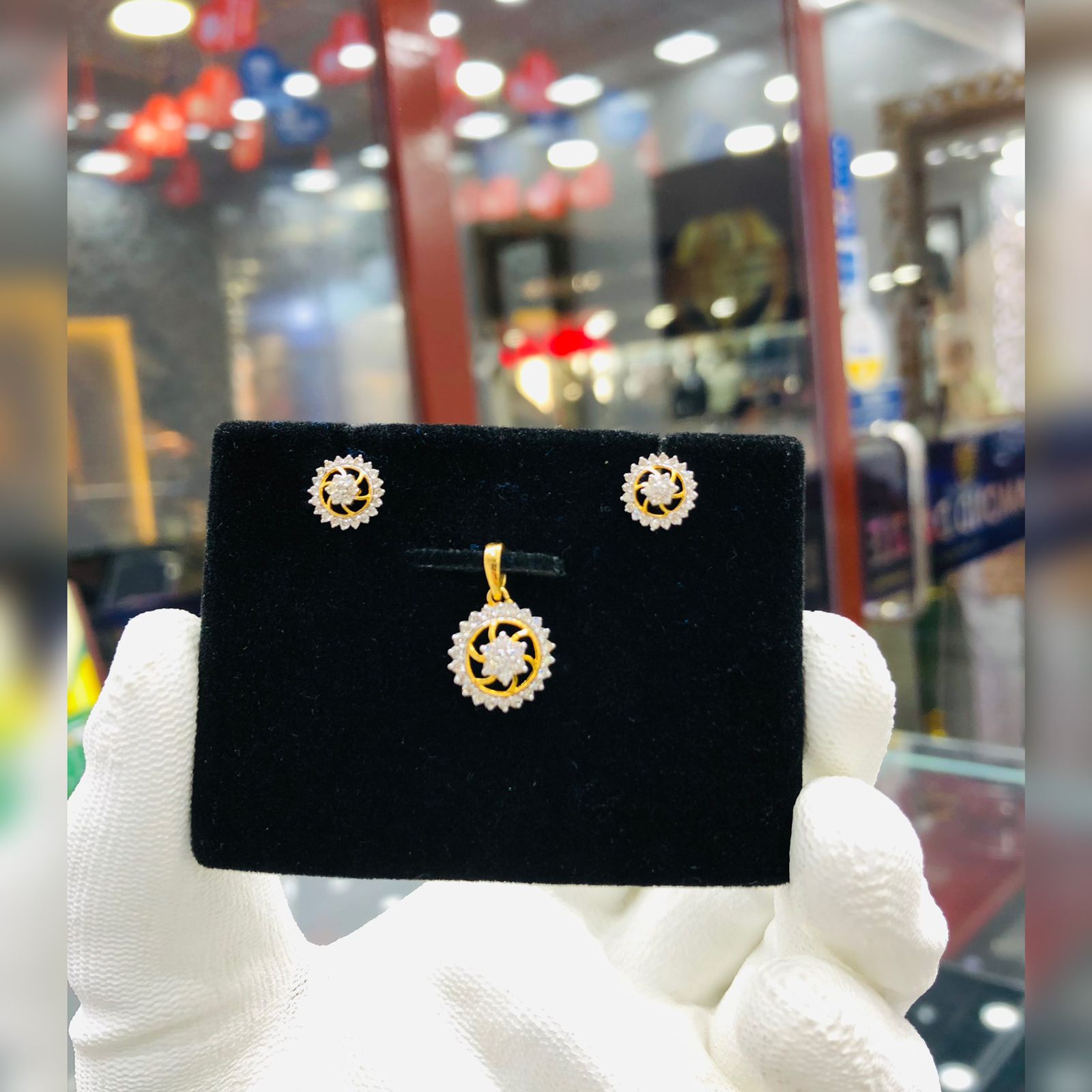 DIAMOND LOCKET SET