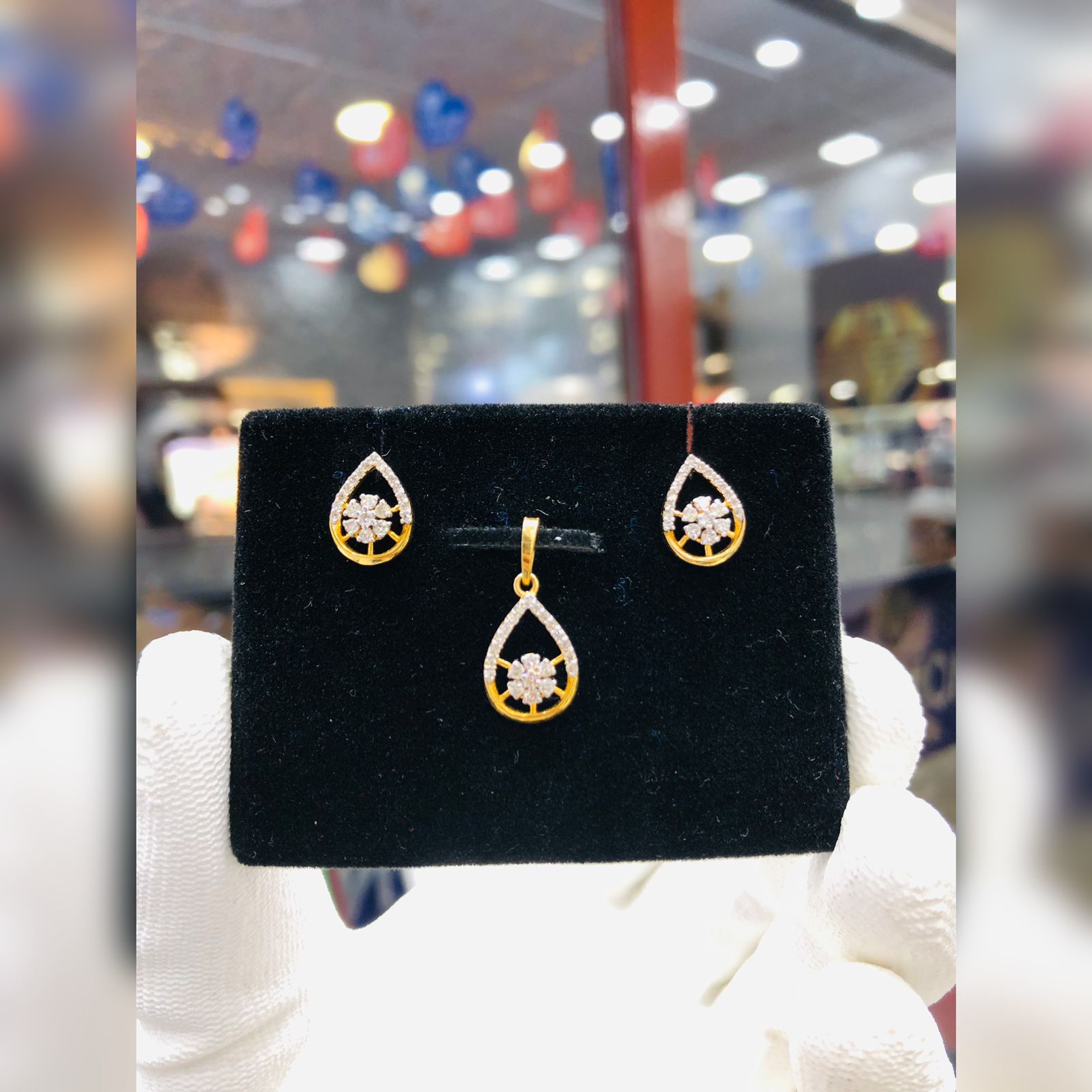 DIAMOND LOCKET SET