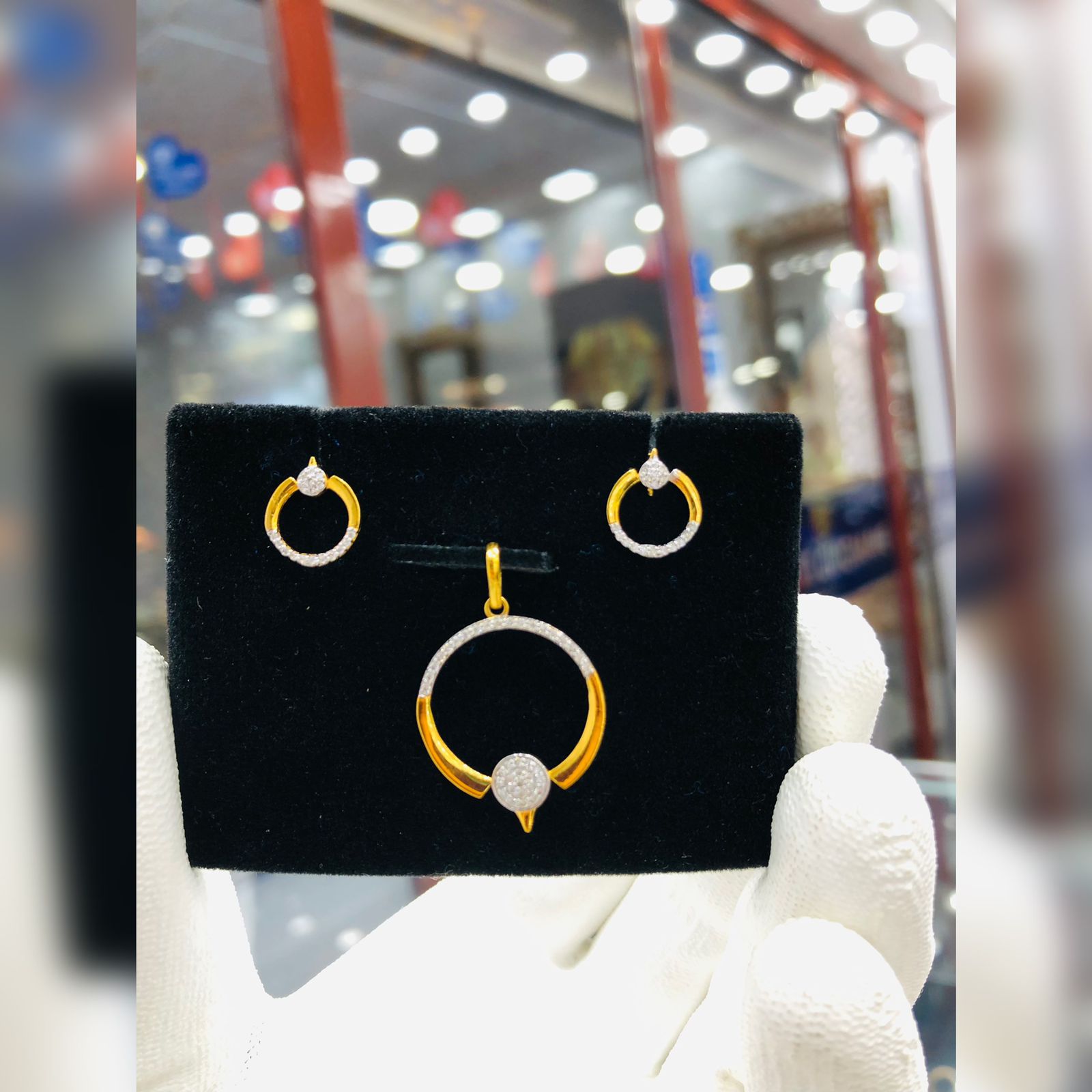DIAMOND LOCKET SET