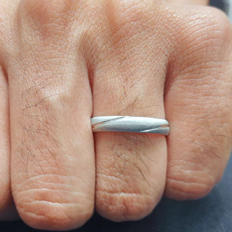 PLANTINUM RING